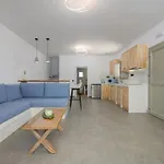 아파트 Sunny East House