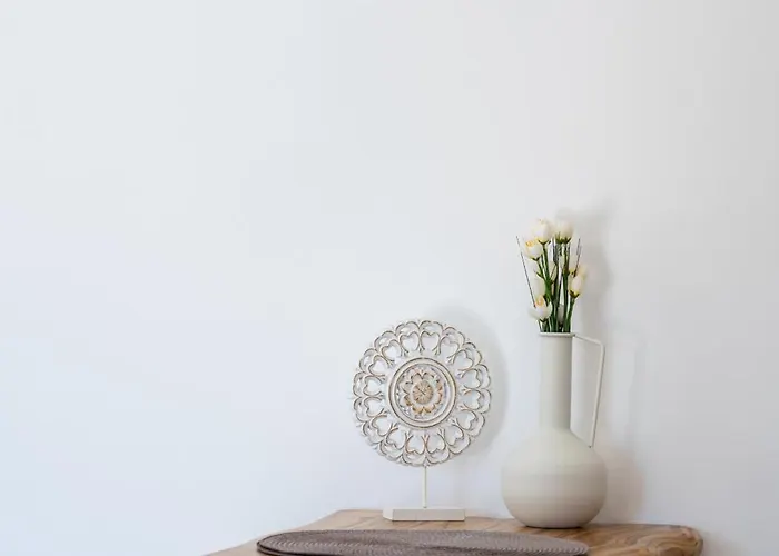 Sunny East House Апартаменты