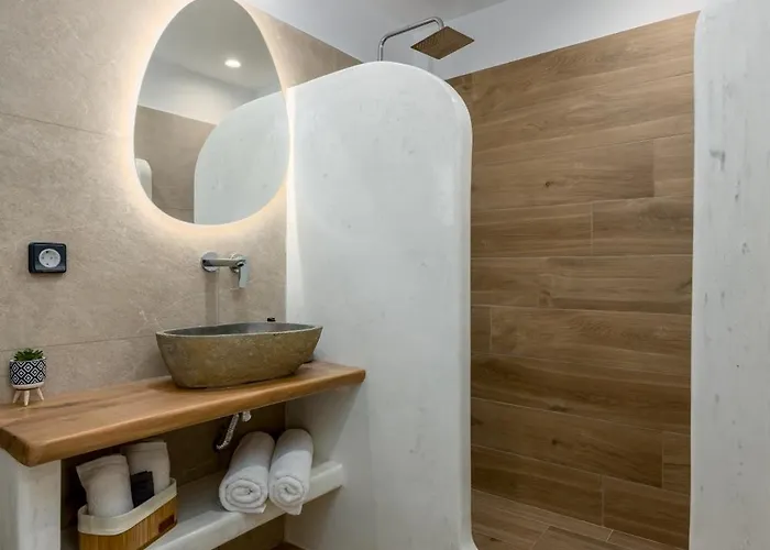 Sunny East House Апартаменты *