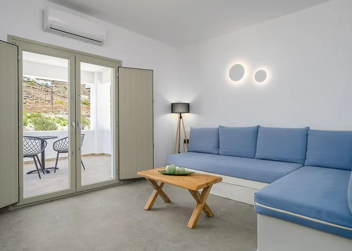 Апартаменты Sunny East House *